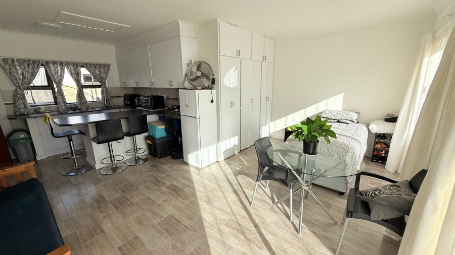To Let 3 Bedroom Property for Rent in Heiderand Western Cape